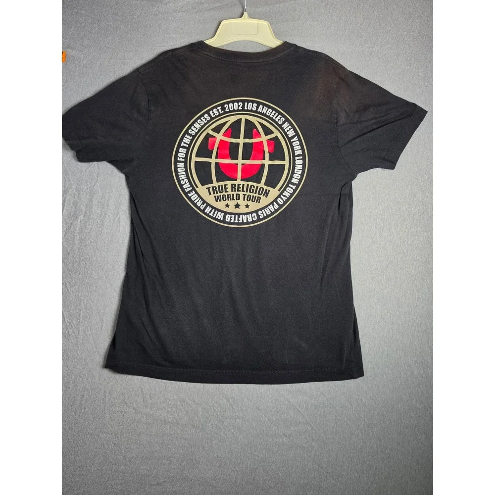True Religion Mens World Tour Graphic T-Shirt Black Sunfaded Horseshoe Medium